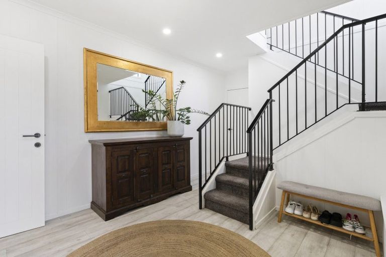 Photo of property in 10 Cottonwood Place, Kawakawa Bay, Papakura, 2585