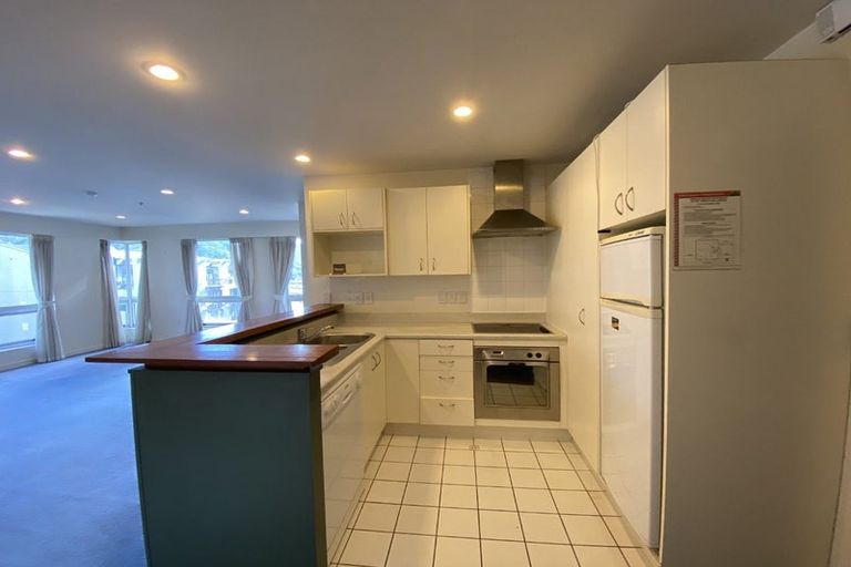 Photo of property in Terrace Heights Apartments, 9b/163 The Terrace, Wellington Central, Wellington, 6011