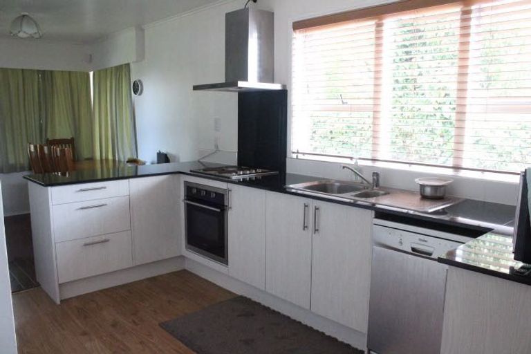 Photo of property in 17 Priestley Drive, Bucklands Beach, Auckland, 2014