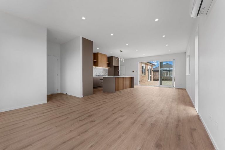 Photo of property in 33 Kaitiaki Drive, Clarks Beach, 2122
