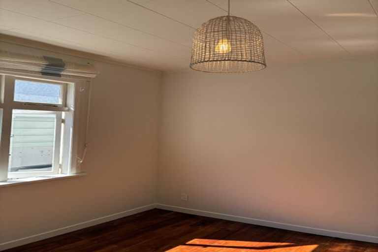 Photo of property in 71 Queens Drive, Lyall Bay, Wellington, 6022