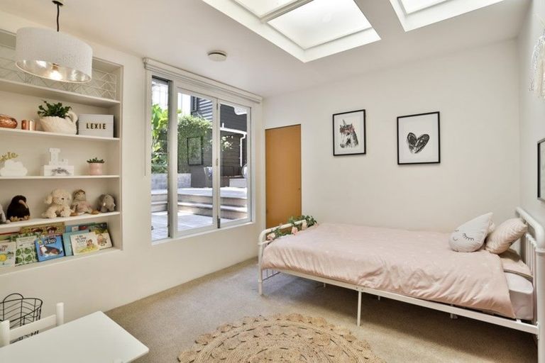 Photo of property in 81 Otitori Bay Road, Titirangi, Auckland, 0604