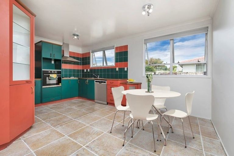Photo of property in 4 Pukeroa Place, Papakura, 2110