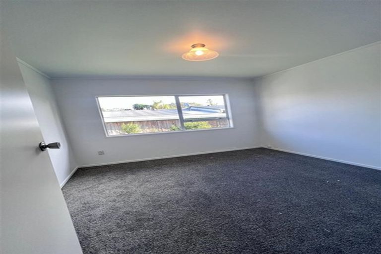 Photo of property in 5 John F Kennedy Place, Glen Eden, Auckland, 0602