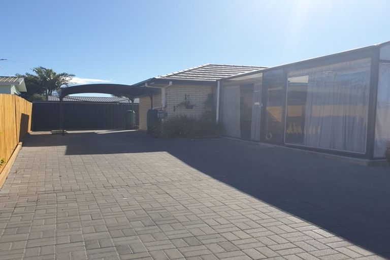 Photo of property in 23a Sandspit Road, Waiuku, 2123