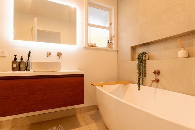 Photo of property in 39 Wharf Road, Te Atatu Peninsula, Auckland, 0610