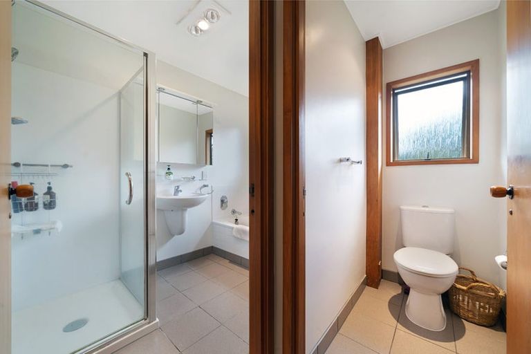 Photo of property in 2/5 Highlight Parade, Te Atatu South, Auckland, 0610