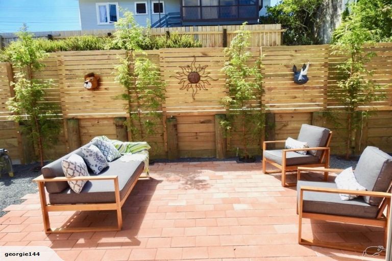 Photo of property in 6 Sheehan Road, Te Atatu South, Auckland, 0610