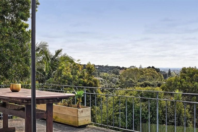 Photo of property in 217 Golf Road, Titirangi, Auckland, 0604