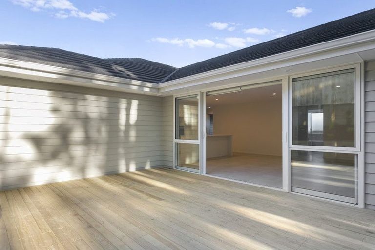 Photo of property in 5 Maraeariki Avenue, Orewa, 0931