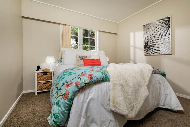 Photo of property in 1 Miltonia Avenue, Te Atatu South, Auckland, 0610