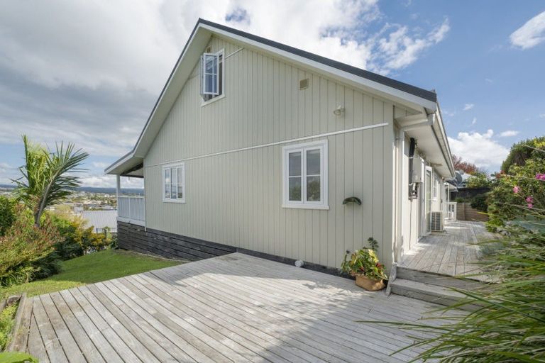 Photo of property in 16 Tralee Street, Omokoroa, 3114