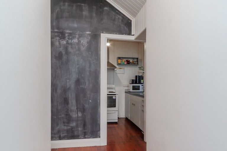 Photo of property in 10 Maurice Terrace, Te Aro, Wellington, 6011