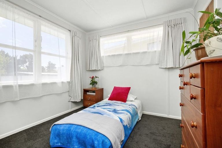 Photo of property in 5 Cara Crescent, Paparangi, Wellington, 6037