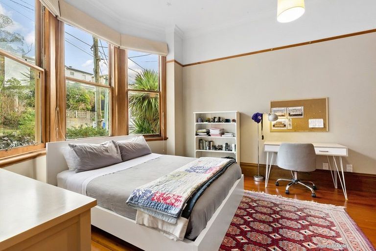 Photo of property in 33 Myrtle Crescent, Mount Cook, Wellington, 6021