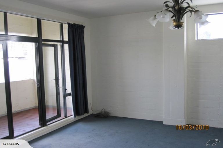 Photo of property in Endeavour Apartments, 13/125u Thorndon Quay, Pipitea, Wellington, 6011