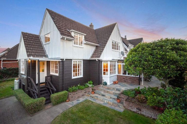 Photo of property in 2/6 Elderwood Lane, Belmont, Auckland, 0622