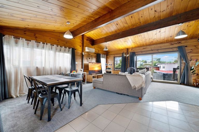 Photo of property in 56 Makora Road, Massey, Auckland, 0614