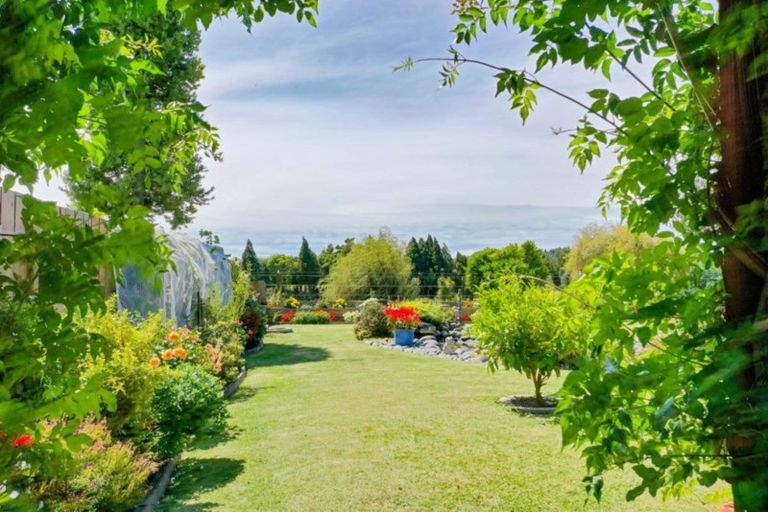 Photo of property in 35 Edgewater Grove, Whakatane, 3120