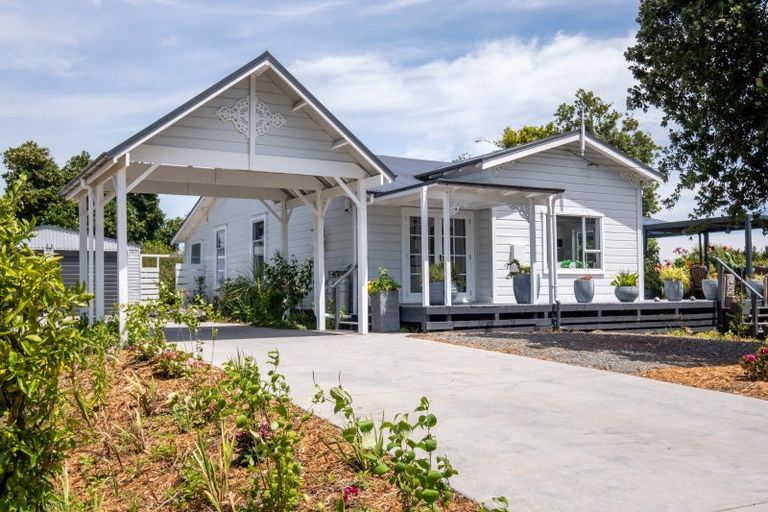 Photo of property in 104 Ferry Road, Clive, 4102