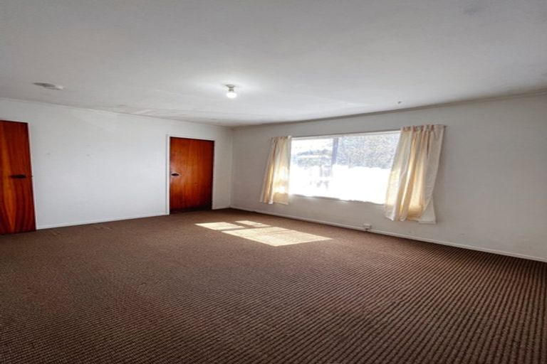 Photo of property in 5 Celeste Place, Totara Vale, Auckland, 0627