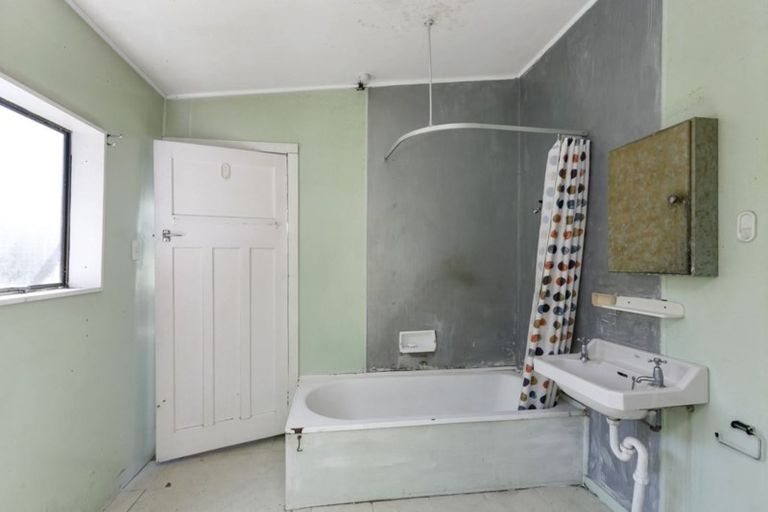 Photo of property in 455 Karaka Bay Road, Karaka Bays, Wellington, 6022