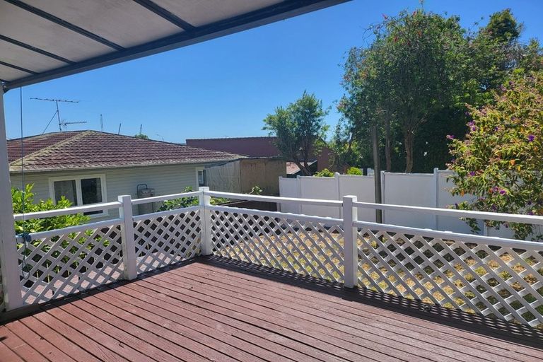 Photo of property in 2/21 College Road, Northcote, Auckland, 0627