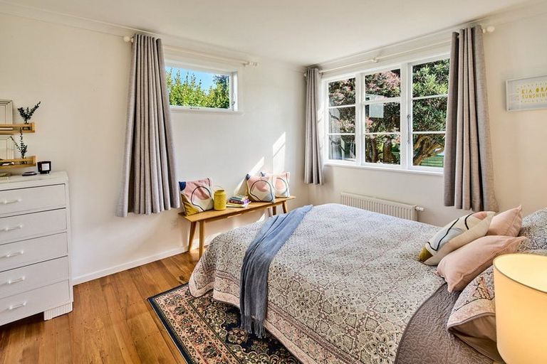 Photo of property in 41 Raroa Terrace, Tawa, Wellington, 5028