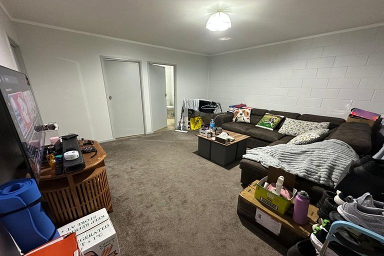 Photo of property in 2 Paton Avenue, Te Atatu South, Auckland, 0610