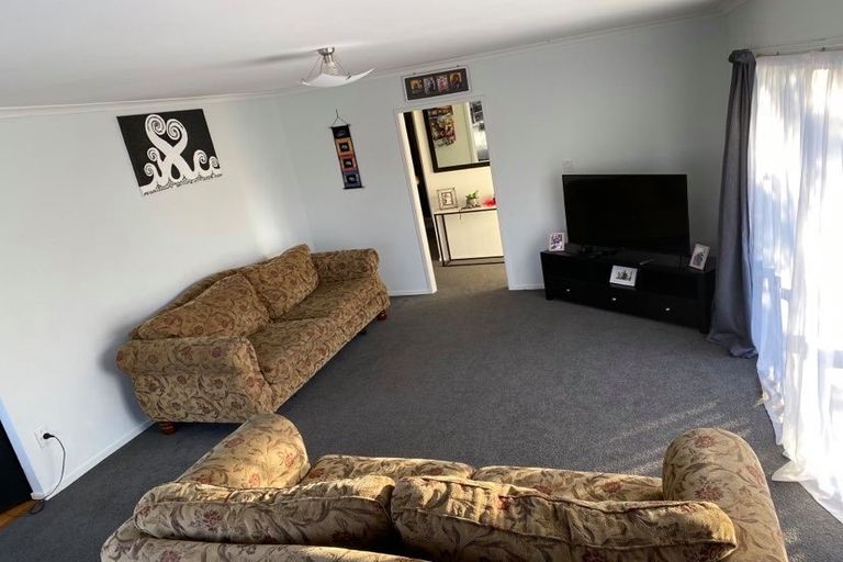 Photo of property in 72a Borich Road, Sunnyvale, Auckland, 0612