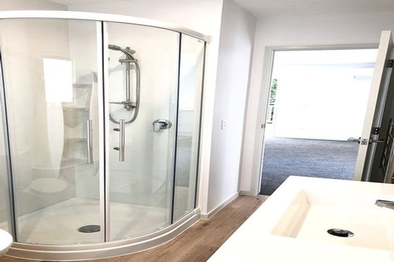Photo of property in 42 Elliston Crescent, Stanmore Bay, Whangaparaoa, 0932