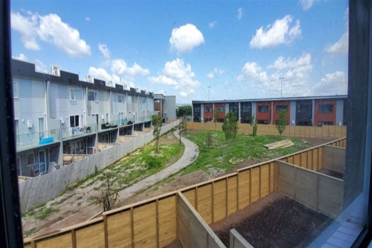 Photo of property in 44 Bordeaux Parade, Te Atatu South, Auckland, 0610