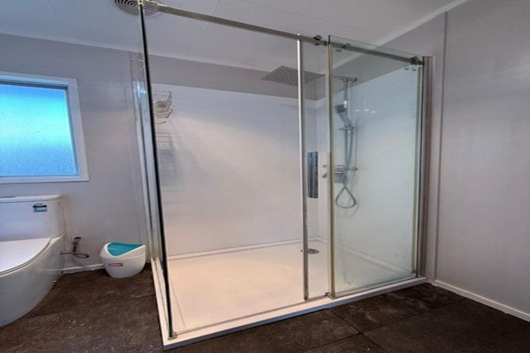 Photo of property in 101a Triangle Road, Massey, Auckland, 0614