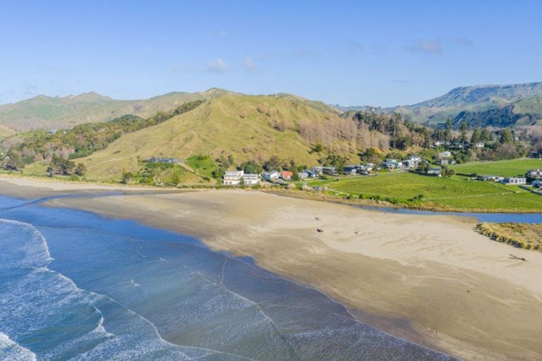 Photo of property in 3432 Pourerere Beach Road, Pourerere, Omakere, 4271