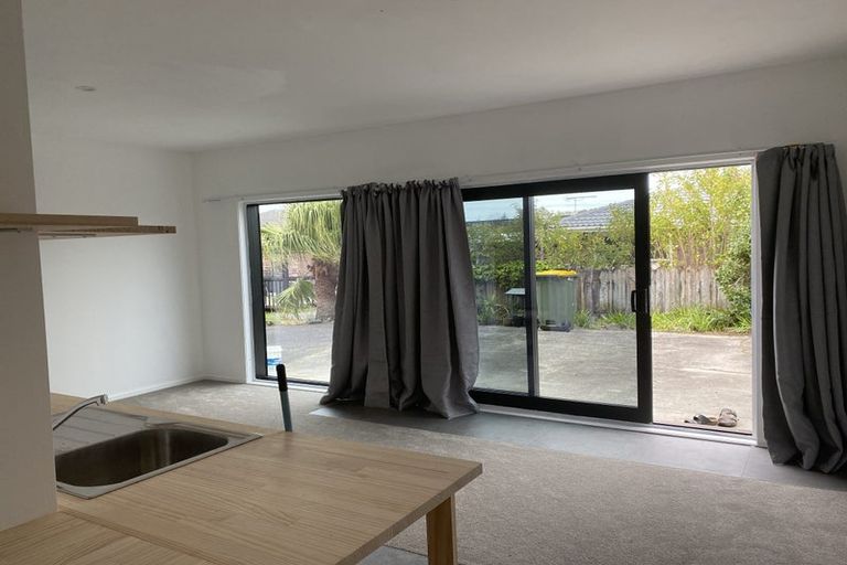 Photo of property in 2/3 Charmaine Road, Torbay, Auckland, 0630