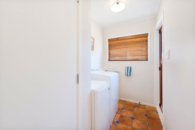 Photo of property in 34 Catalina Crescent, Forrest Hill, Auckland, 0620