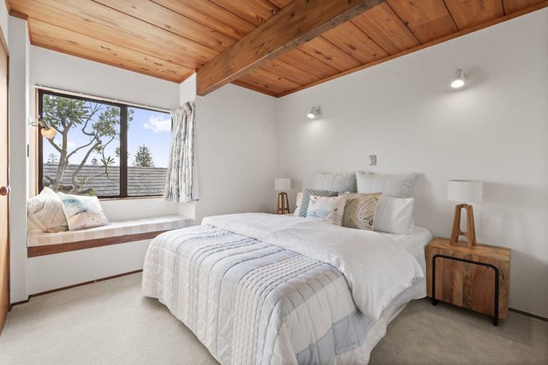 Photo of property in 26 Pacific Parade, Army Bay, Whangaparaoa, 0930