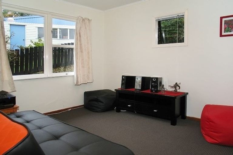 Photo of property in 32 Leadley Lane, Tawa, Wellington, 5028