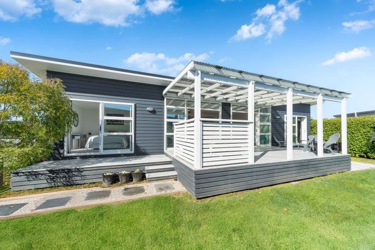 Photo of property in 32 Burgundy Drive, Martinborough, 5711