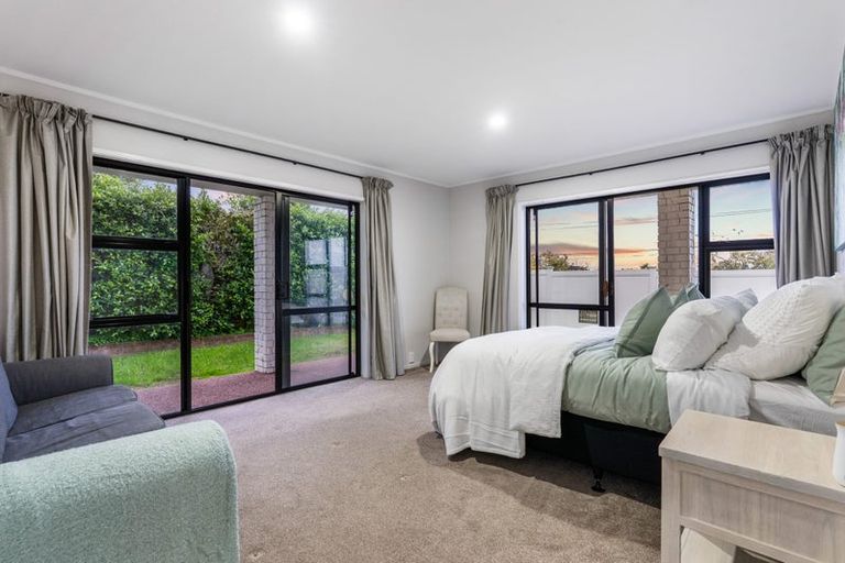 Photo of property in 2/33 Parr Terrace, Castor Bay, Auckland, 0620