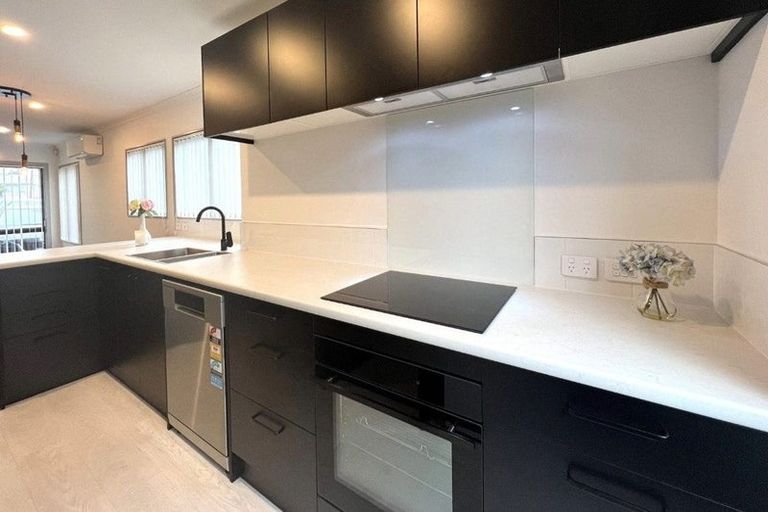 Photo of property in 19a Statesman Street, Henderson, Auckland, 0612