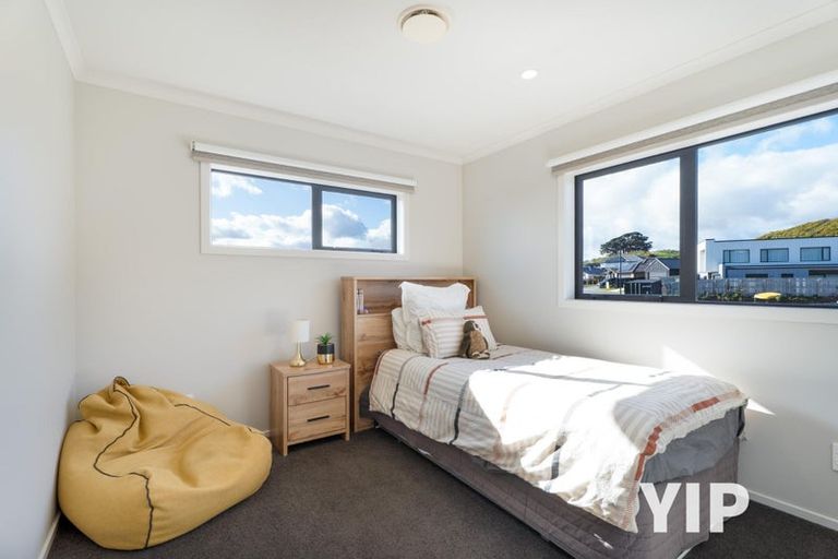 Photo of property in 10 Okupe Grove, Aotea, Porirua, 5024