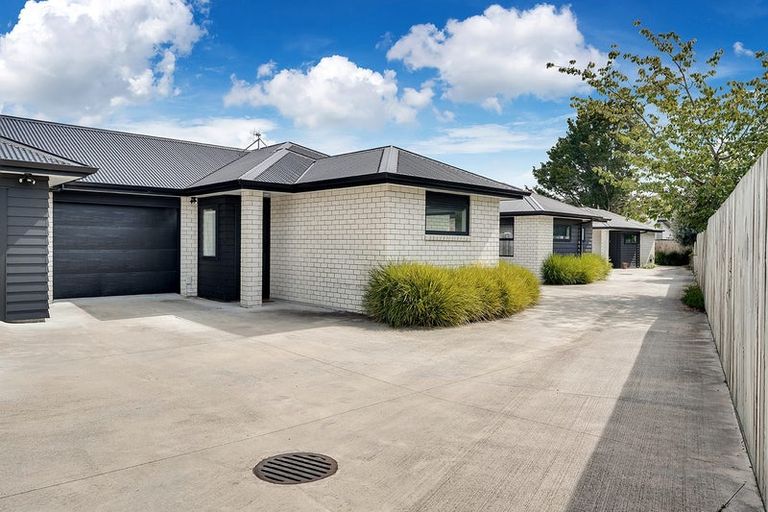 Photo of property in 2/11 Forster Avenue, Hillcrest, Hamilton, 3216