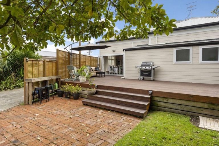 Photo of property in 39 Mako Mako Road, Levin, 5510