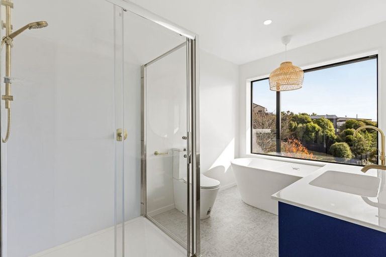Photo of property in 17 Luxton Place, Mount Pleasant, Christchurch, 8081