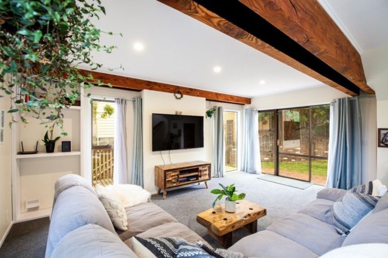 Photo of property in 10 Hood Place, Spotswood, New Plymouth, 4310