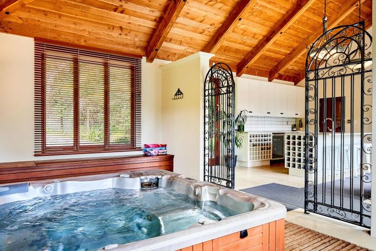 Photo of property in 60 Cheviot Road, Lowry Bay, Lower Hutt, 5013