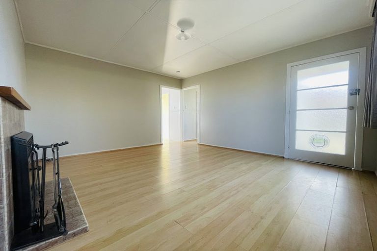 Photo of property in 51 Woodglen Road, Glen Eden, Auckland, 0602