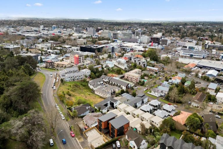 Photo of property in 1/12 Ruakiwi Road, Hamilton Lake, Hamilton, 3204