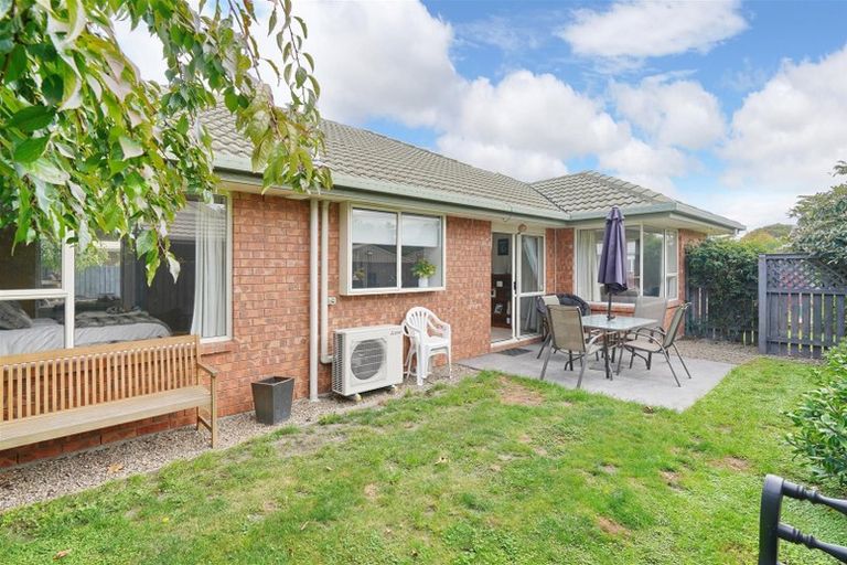 Photo of property in 2 Murfitt Place, Sockburn, Christchurch, 8042